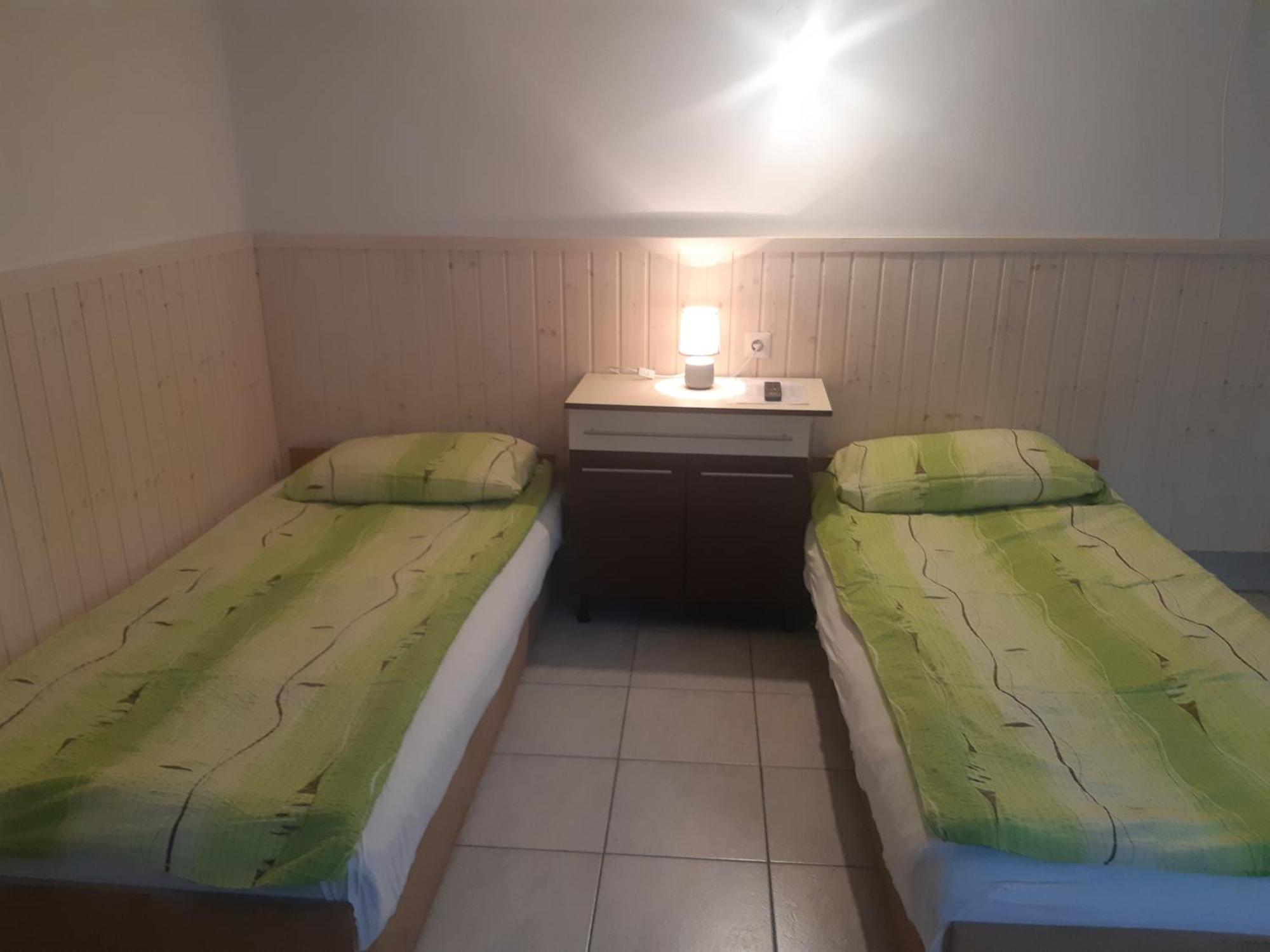 Sub Rosa Two-Bedroom Apartment Balatonfenyves Ngoại thất bức ảnh